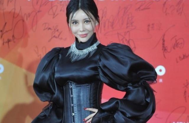 尚雯婕整容前后照片（娱乐圈10位被整容毁掉的女星）