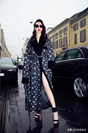 巩新亮上演不慎走光（演员巩新亮大尺寸照片）