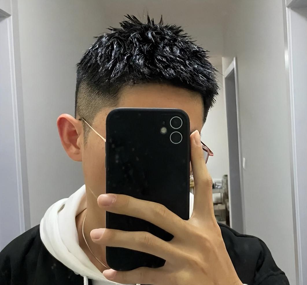 男士刘海发型有几种（盘点2022男生热门发型）