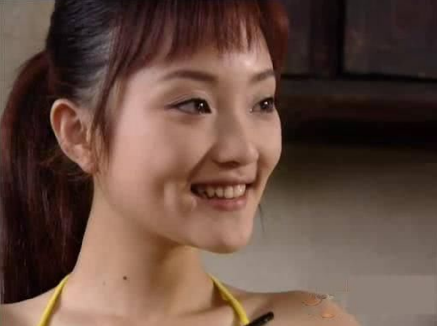 尚雯婕整容前后照片（娱乐圈10位被整容毁掉的女星）