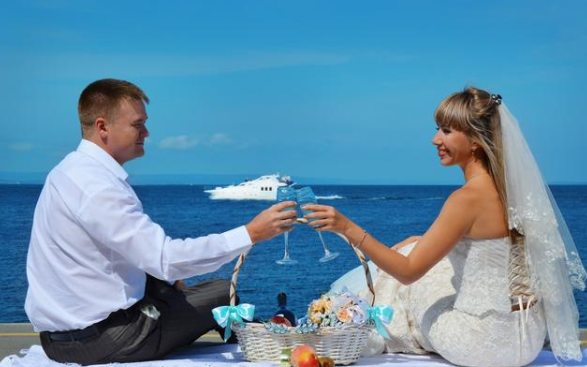 怎么知道男情人是否爱自己（男情人真的爱你的4个迹象）