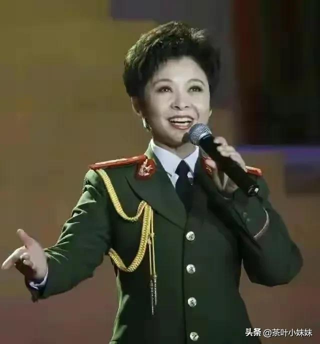 赖长星和董文华什么关系（董文华和赖昌星的绯闻事件）