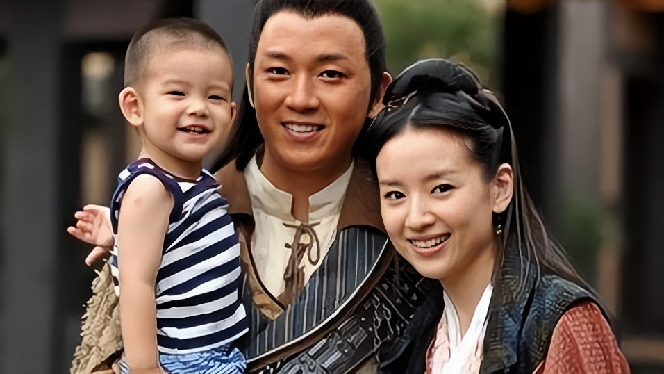 董洁的老公叫什么名字（董洁和潘粤明14年的婚姻）