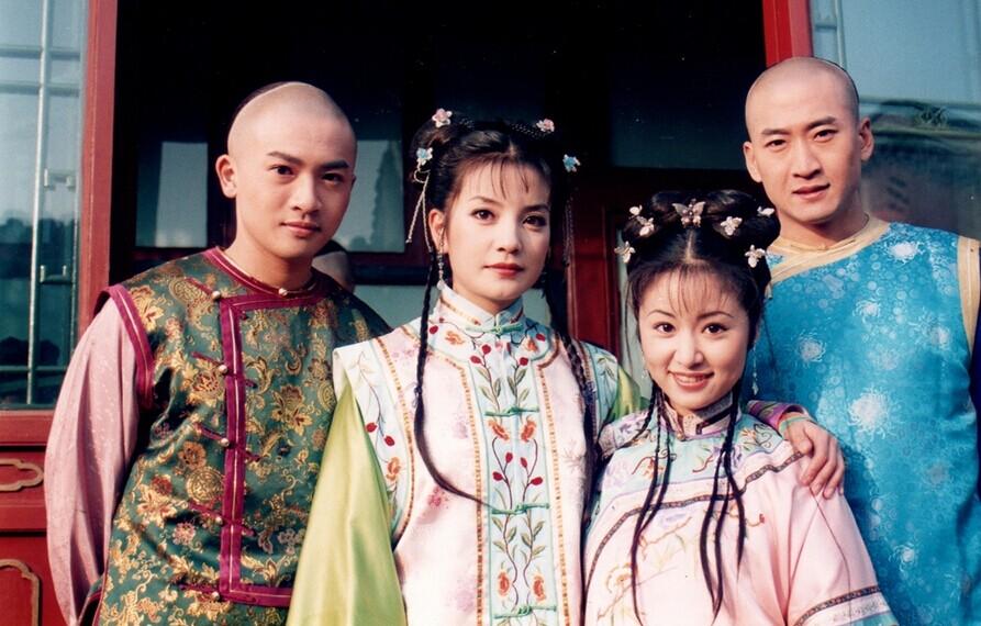 还珠格格晴儿是谁的女儿（晴儿的父亲是雍正亲封的郡王）