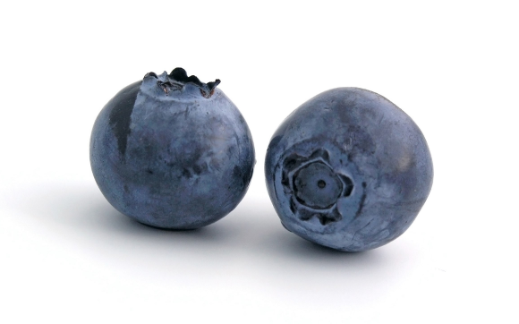 蓝莓和葡萄哪个花青素含量高（蓝莓的花青素比葡萄的花青素含量高吗）