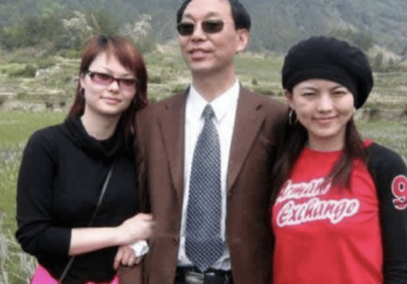 李湘结过几次婚（京城富婆李湘的三次婚史）