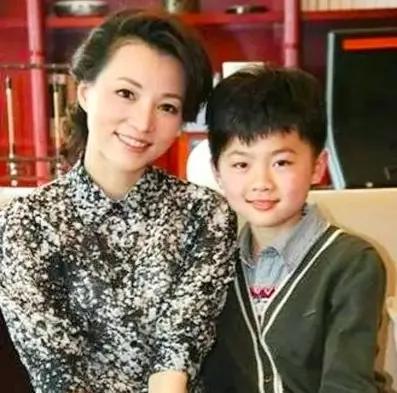 董卿老公的前妻金晶现状（金晶与董卿的感情经历）