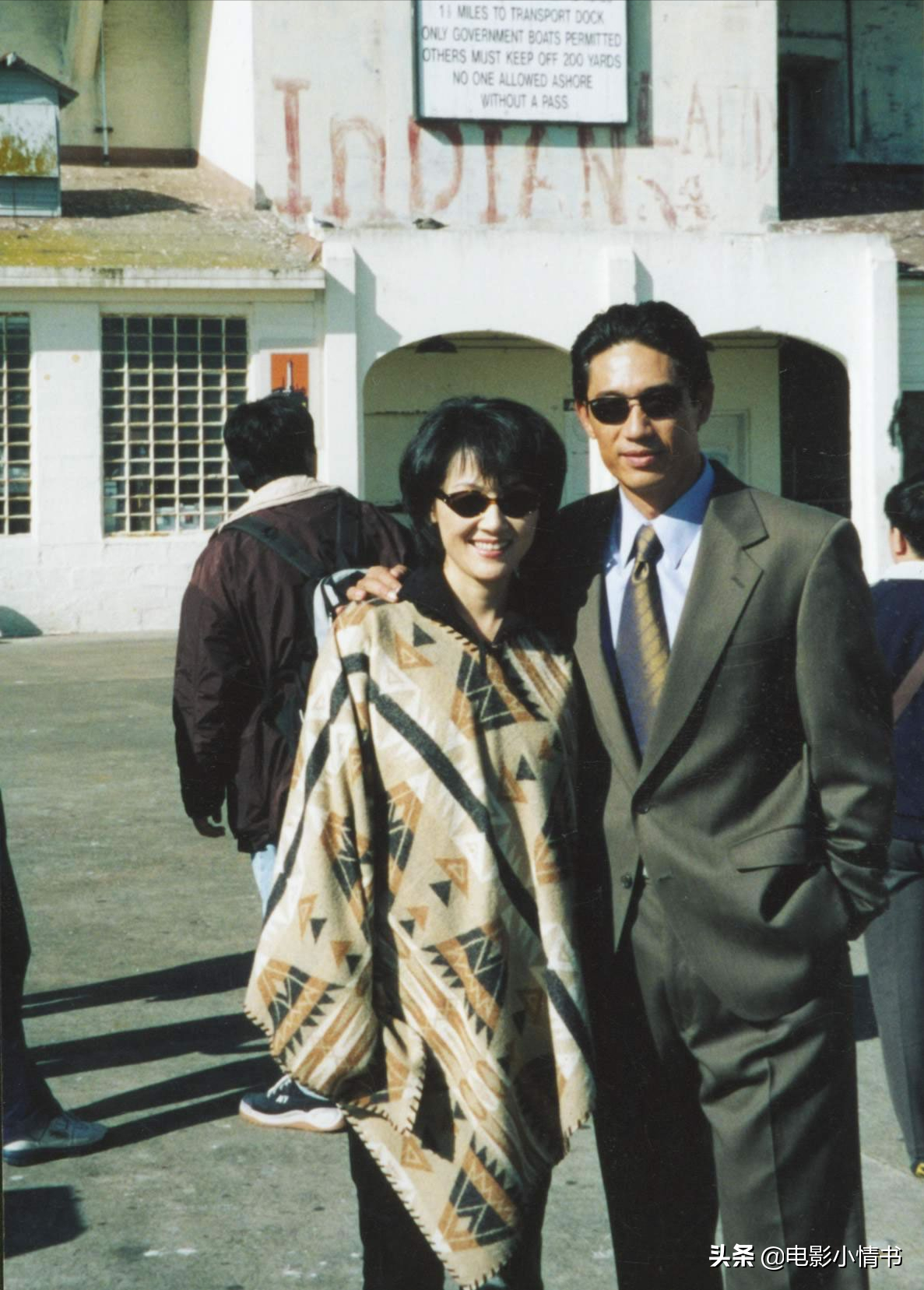 王姬丈夫高峰是干啥的（演员王姬和高峰的情感经历）