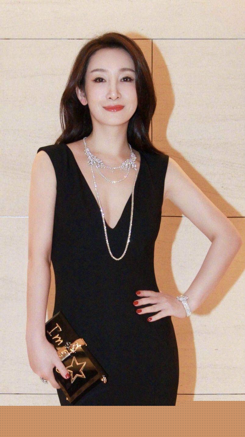 秦海璐结过几次婚（揭秘秦海璐的恋情经历）