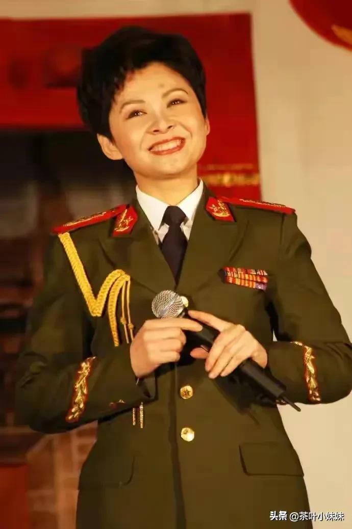 赖长星和董文华什么关系（董文华和赖昌星的绯闻事件）