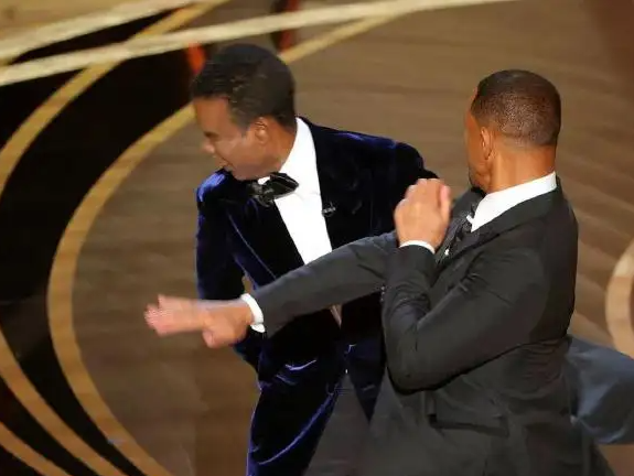 托奶李天王是什么意思（苏醒李炜事件前因后果）