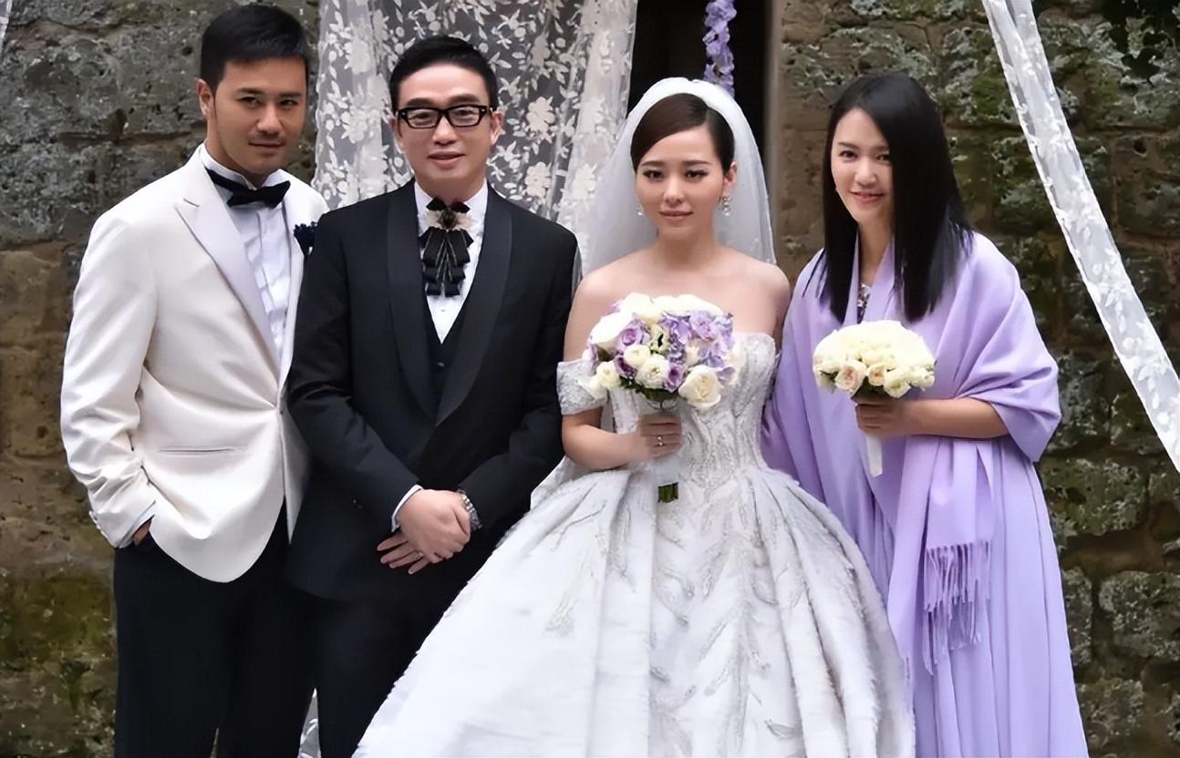 歌手谭维维有过几个男友（揭秘谭维维的感情经历）