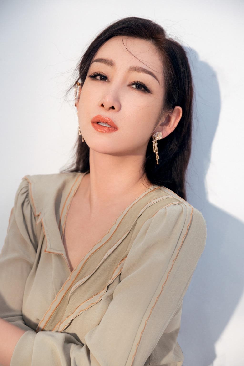 秦海璐结过几次婚（揭秘秦海璐的恋情经历）