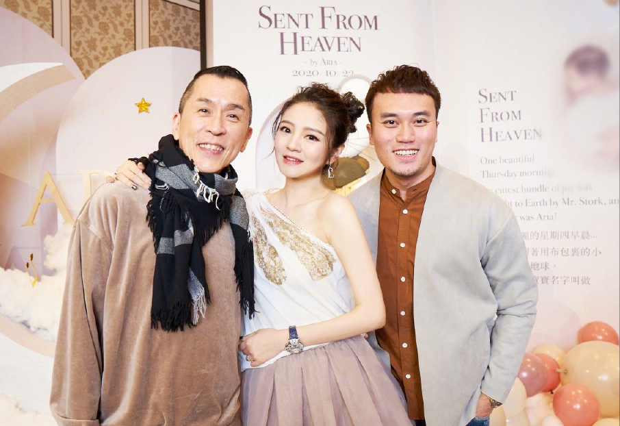 安以轩家是做什么的 （揭秘安以轩家庭背景）