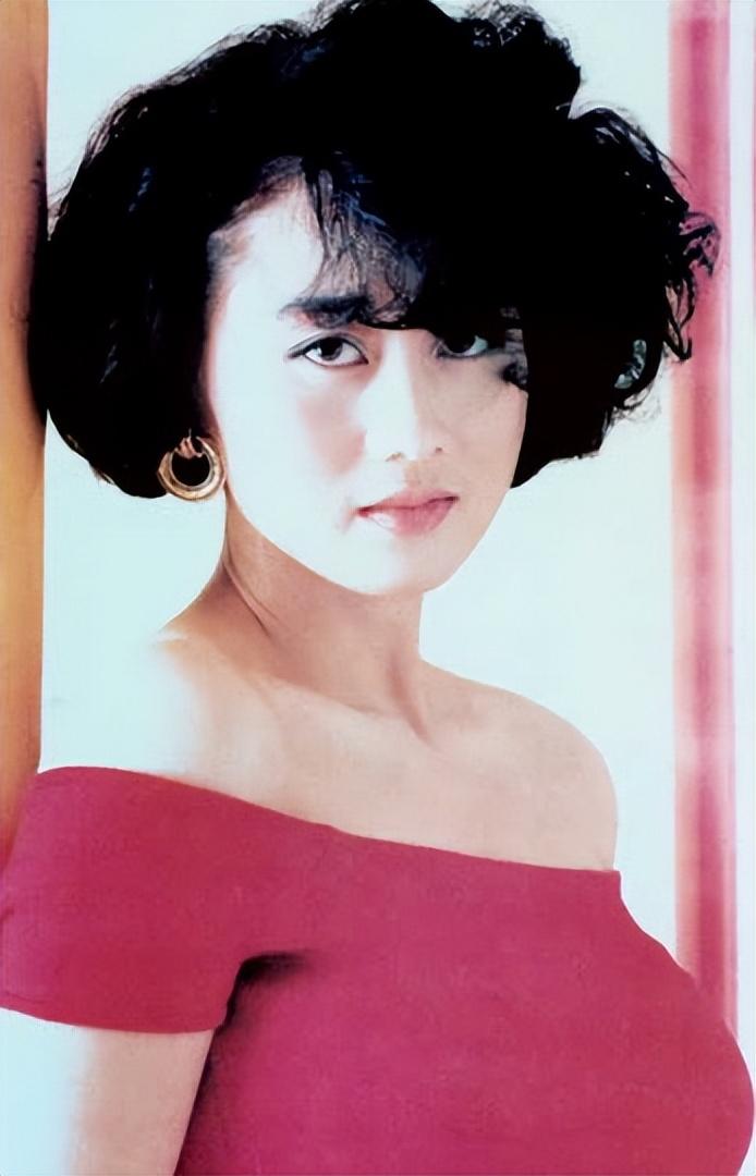 利智到底那漂亮了（李连杰苦等十年利智）