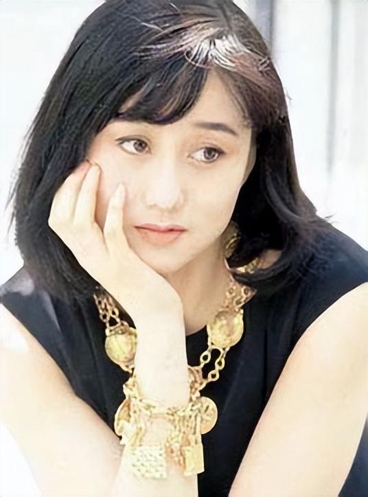 利智到底那漂亮了（李连杰苦等十年利智）