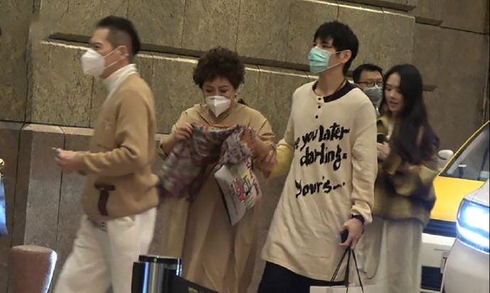 安以轩家是做什么的 （揭秘安以轩家庭背景）