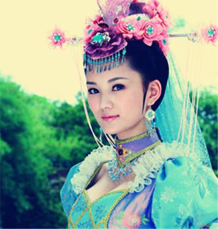 泪洒女人花馨子吻戏（电视剧泪洒女人花演员表 ）