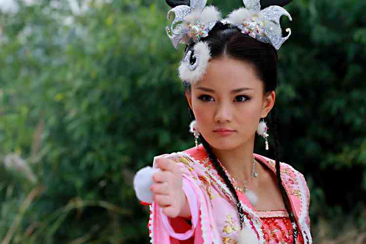 泪洒女人花馨子吻戏（电视剧泪洒女人花演员表 ）