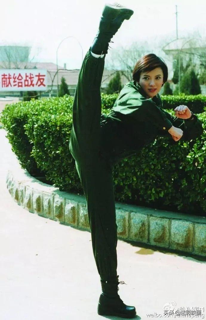 彭丹大尺度作品有那些（香港女星彭丹吃奶门事件）