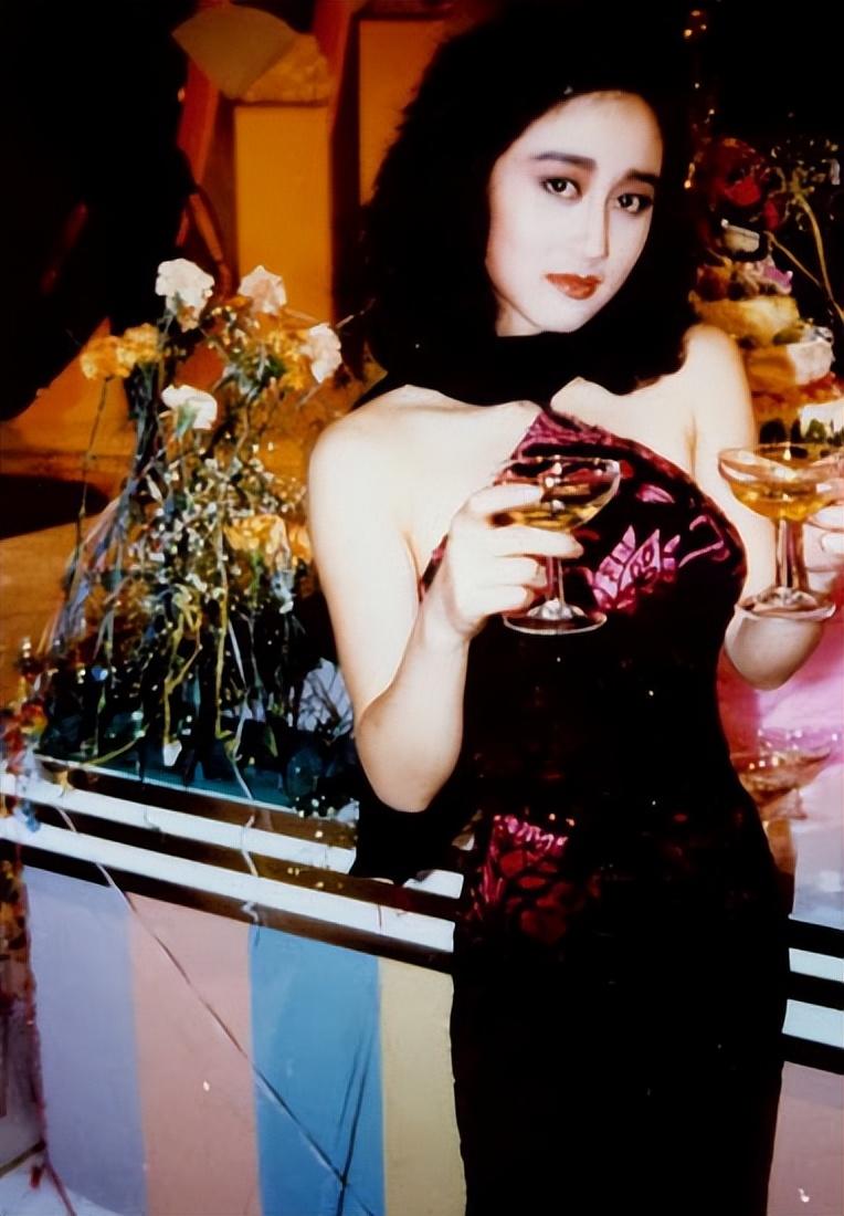 利智到底那漂亮了（李连杰苦等十年利智）