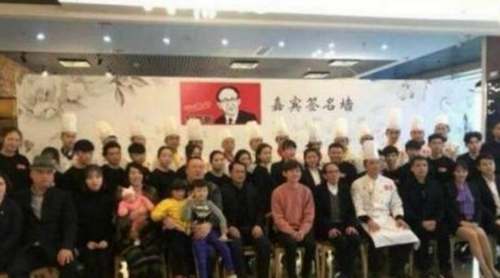 何炅成家了吗（快乐大本营何炅全家福照曝光）