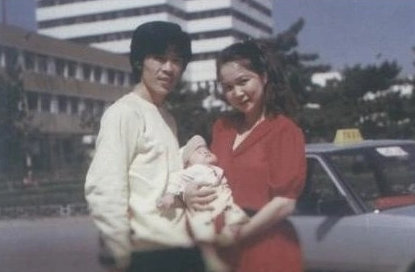 蔡明嫁了几个老公（揭秘蔡明现任老公情史）