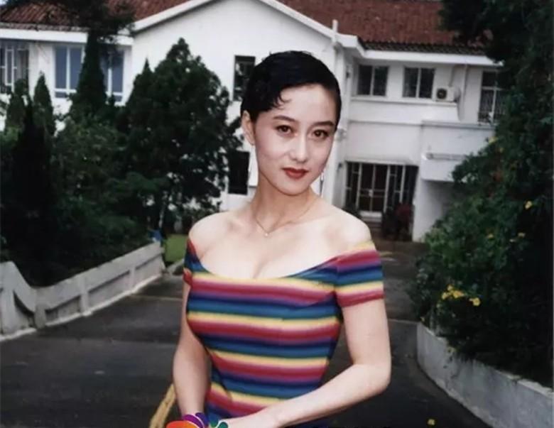 利智到底那漂亮了（李连杰苦等十年利智）