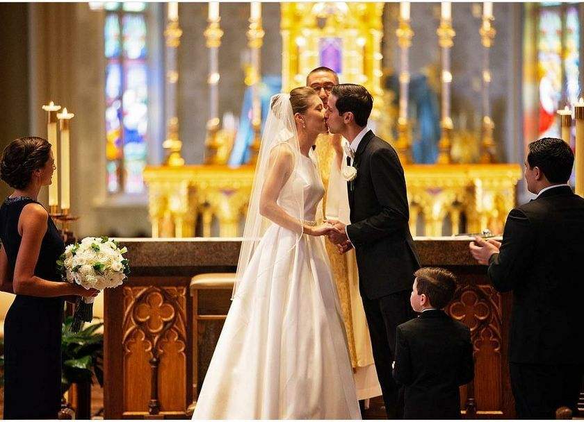 女方见面礼给多少（和亲家第一次见面送什么）