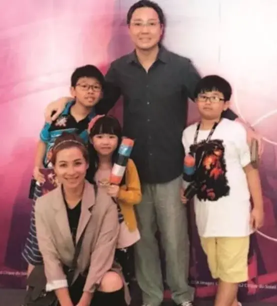 麦家琪三级作品有哪些（宅男女神麦家琪儿子观看其作品）