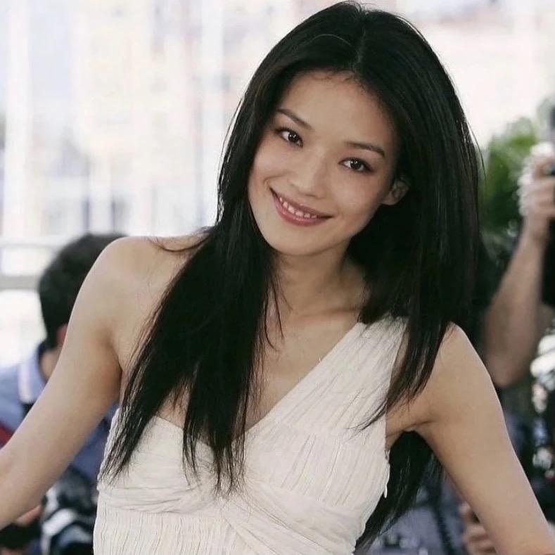 出演大尺度电影的女星有哪些（最经典的脱衣女明星）