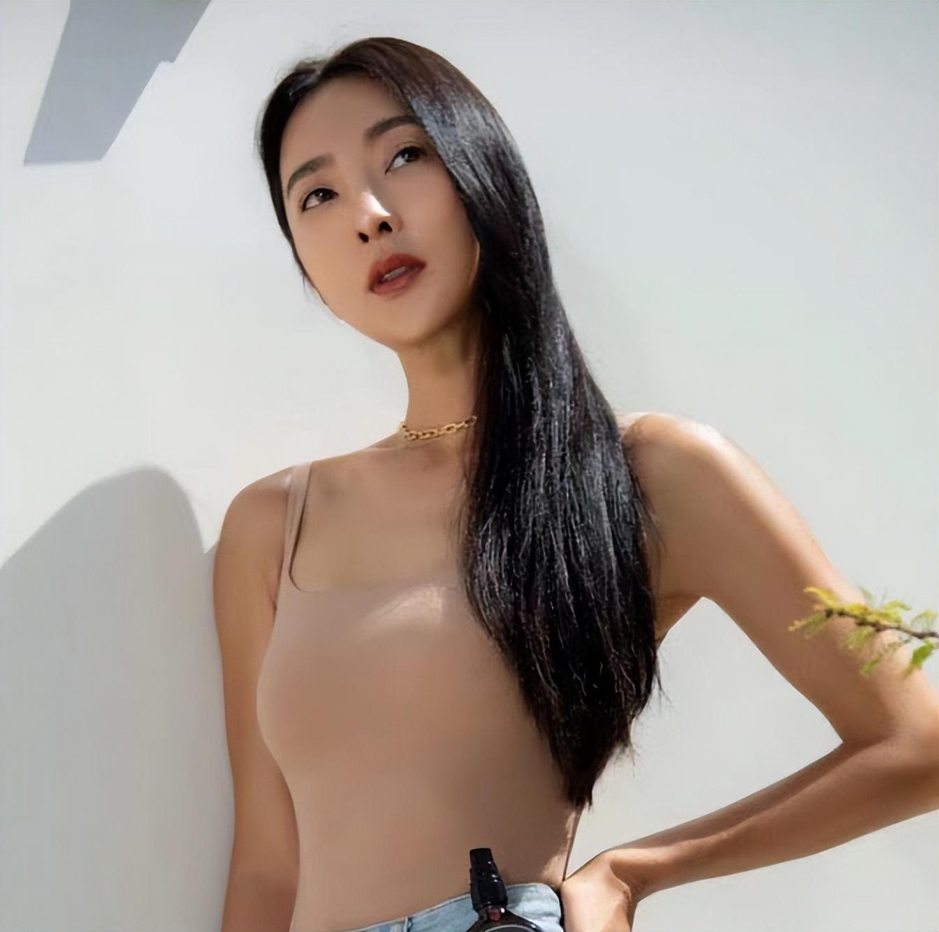 吴速玲整容前后（曹格老婆吴速玲以前的照片）