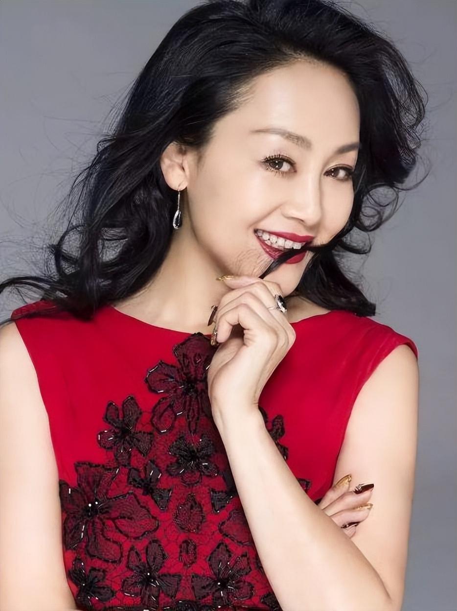 王姬丈夫高峰是干啥的（演员王姬和高峰的情感经历）