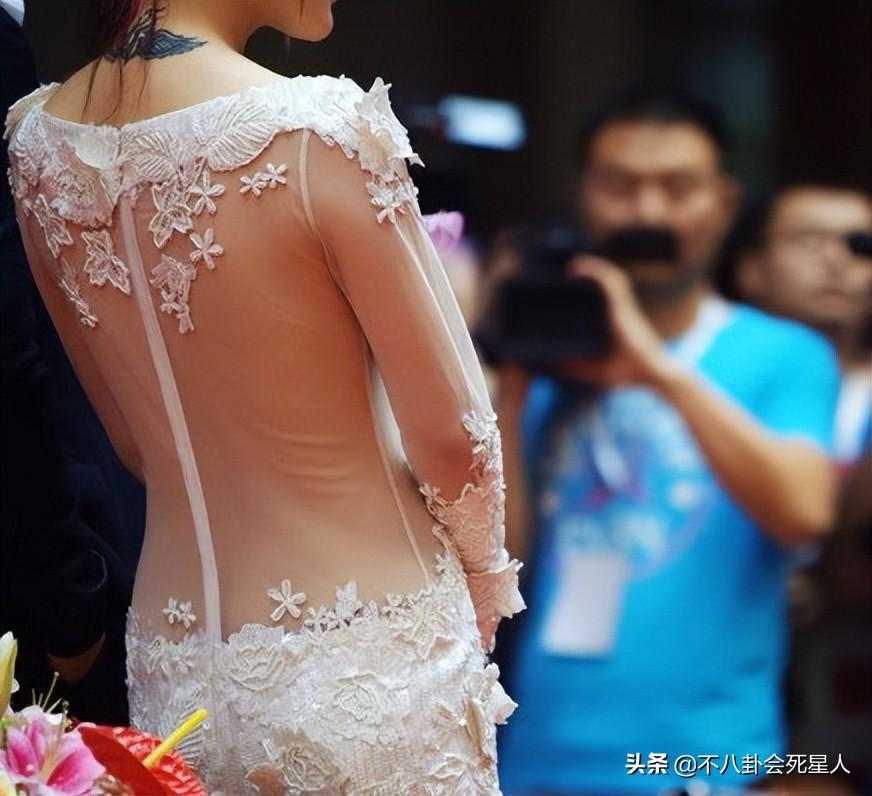 女明星让人惊艳的红毯造型（最暴露的16位女星红毯造型）