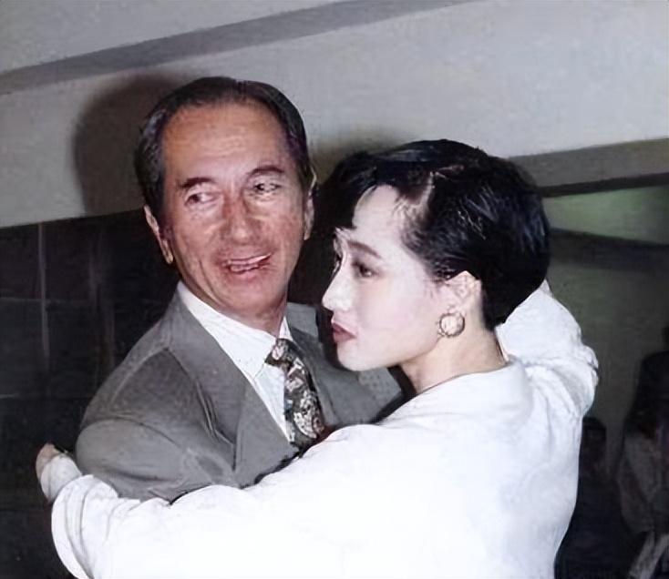 利智到底那漂亮了（李连杰苦等十年利智）