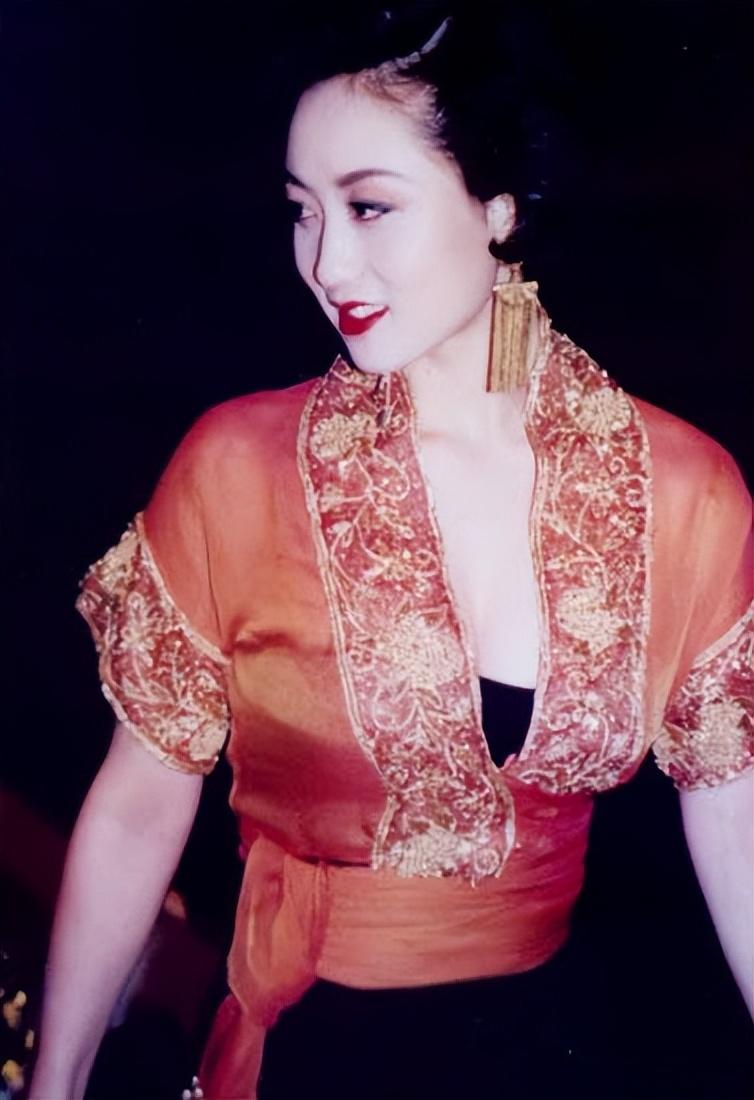 利智到底那漂亮了（李连杰苦等十年利智）