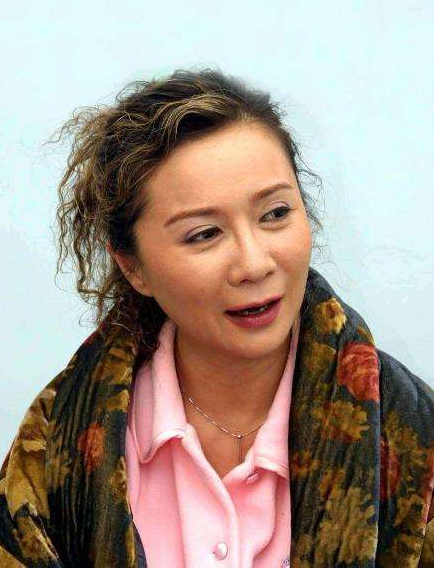 蔡明嫁了几个老公（揭秘蔡明现任老公情史）