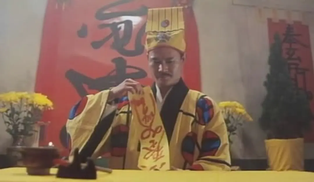 香港僵尸三㚫片都有啥名（十部经典香港僵尸片）