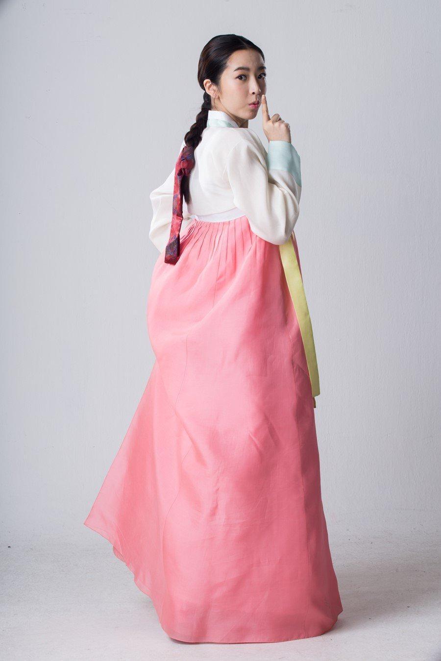 裴涩琪夜关门尺度太大被禁（韩国著名女艺人裴涩琪介绍）