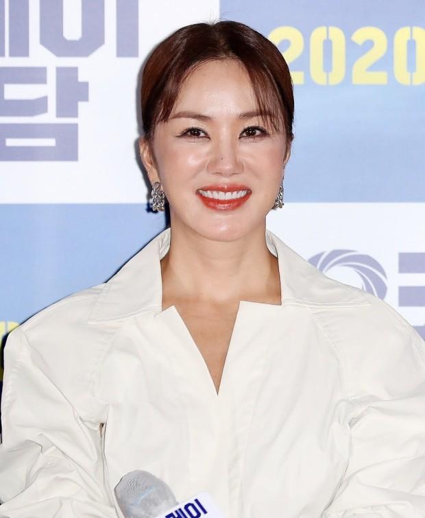 韩国严正花演过什么三级片（性感女神严正花作品介绍）