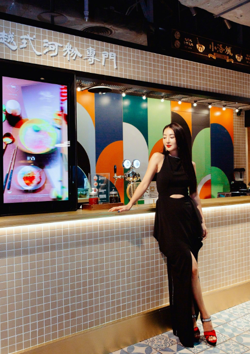 吴速玲整容前后（曹格老婆吴速玲以前的照片）