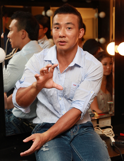 王婉霏车展不穿内裤（刘耕宏妻子王婉霏介绍）