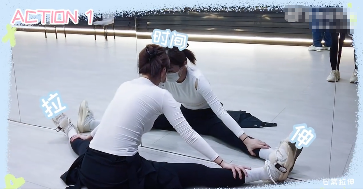 女明星上衣突然掉落（李菲儿跳舞抹胸衣意外滑落瞬间）