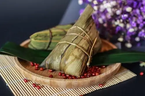 粽子煮好就拿出来还是放到水凉再拿好吃