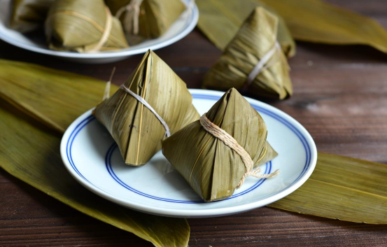 煮粽子水开之后要小火保持沸腾吗（粽子煮开后要用小火煮吗）