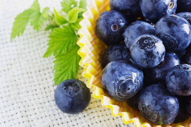 一盒蓝莓有一颗发霉了是不是不新鲜（一盒蓝莓有一颗发霉了是不是坏了）