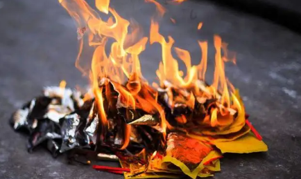 2023年中元节能不能提前烧纸（中元节哪天烧纸最合适）