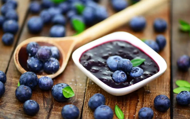 每天吃蓝莓能不能控制近视（每天吃蓝莓对近视有帮助吗）