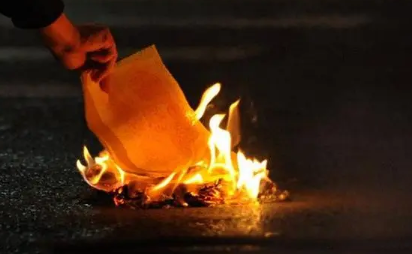 2023年中元节能不能提前烧纸（中元节哪天烧纸最合适）