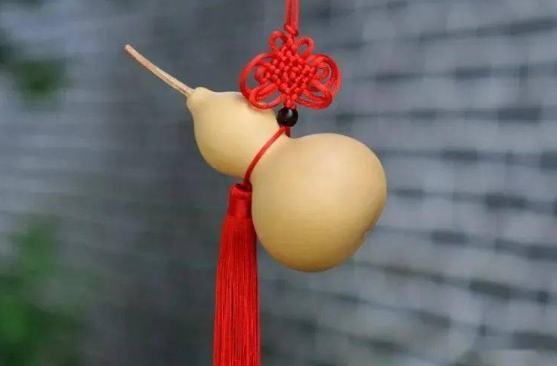 端午节的葫芦挂在门里还是门外